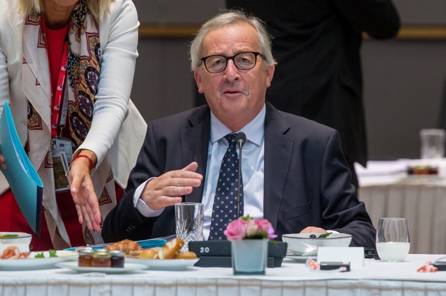 Negocjacje pomiędzy szefem a wiceszefem Komisji Europejskiej nadal trwają /STEPHANIE LECOCQ  /PAP/EPA