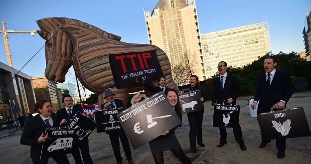 Negocjacje TTIP między USA a UE trwają od 2013 r. /AFP
