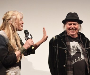 Neil Young i Daryl Hannah wzięli ślub w sekrecie. Rockman jest starszy od aktorki o 15 lat
