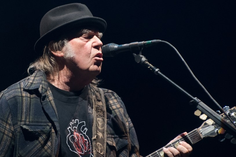 Neil Young podczas koncertu w Quebecku (rok 2018) /AFP