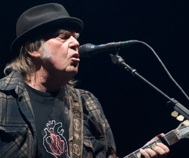 Neil Young powraca na scenę po odwołaniu koncertów powodu choroby