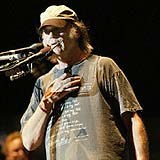 Neil Young - sprawy środowiska leżą mu na sercu /AFP