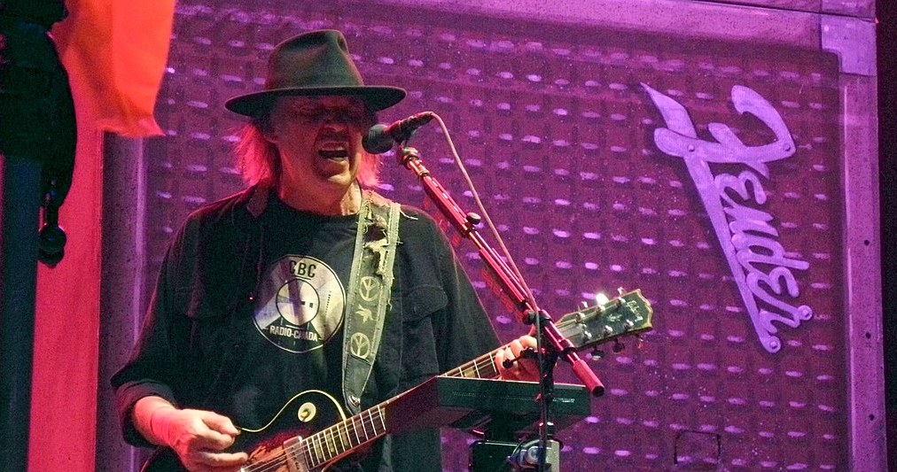 Neil Young - tego artysty na Spotify już nie usłyszymy /Wikimedia