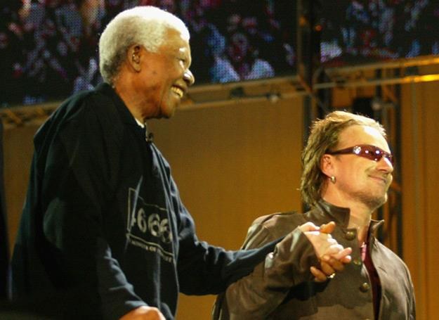 Nelson Mandela i Bono (U2) w 2003 roku /Getty Images/Flash Press Media