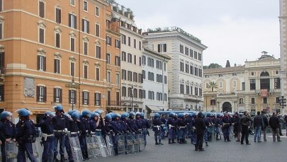Neofaszystka w koszulce z "Auschwitzland". Reakcja włoskiego parlamentu