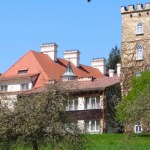 Neogotycka rezydencja i zabytkowy park. Kameralne miejsce w Małopolsce