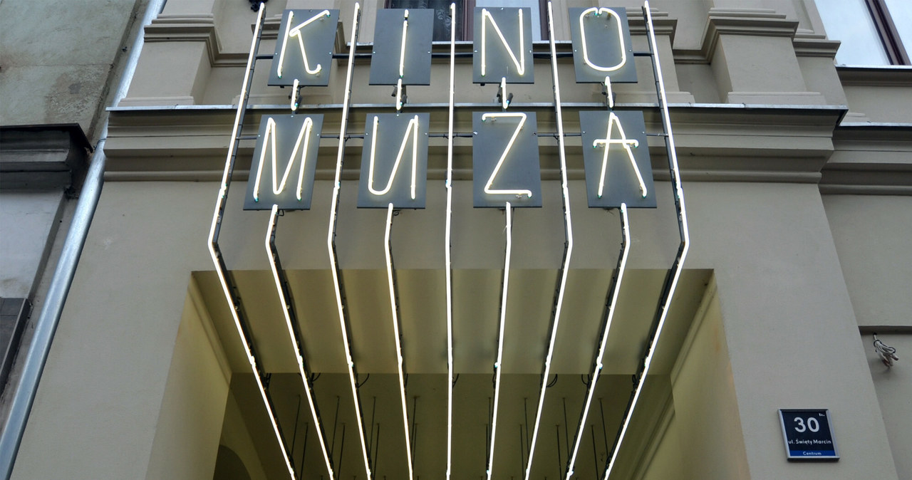 Neon "Kino Muza" w Poznaniu /Norbert Rzepka/REPORTER /East News