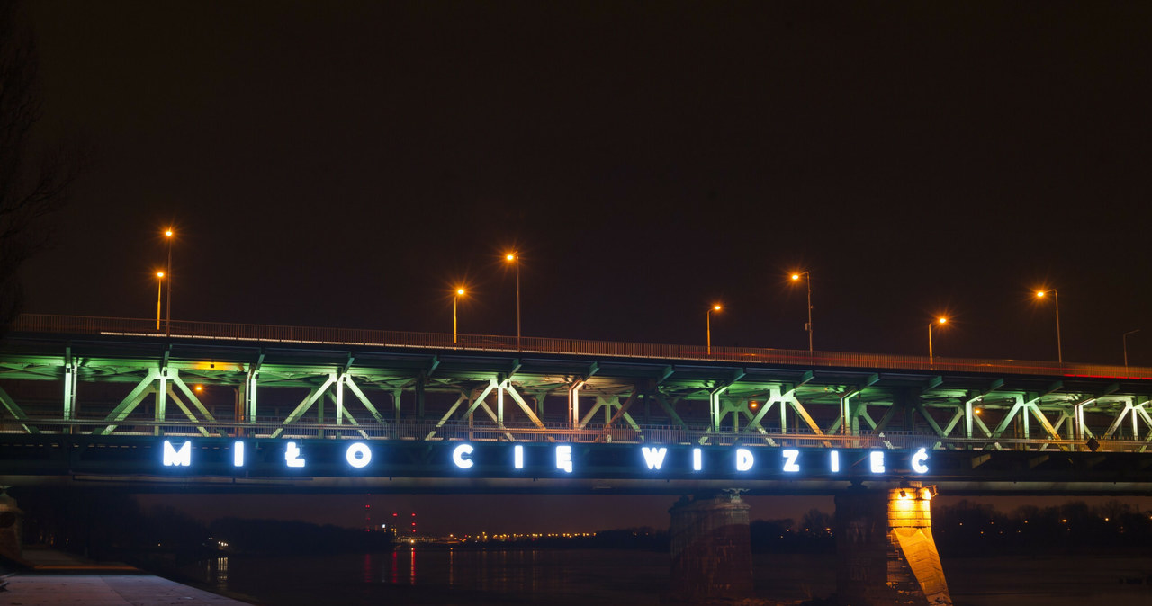 Neon "Miło cię widzieć" w Warszawie na moście Gdańskim /Artur Zawadzki/REPORTER /East News