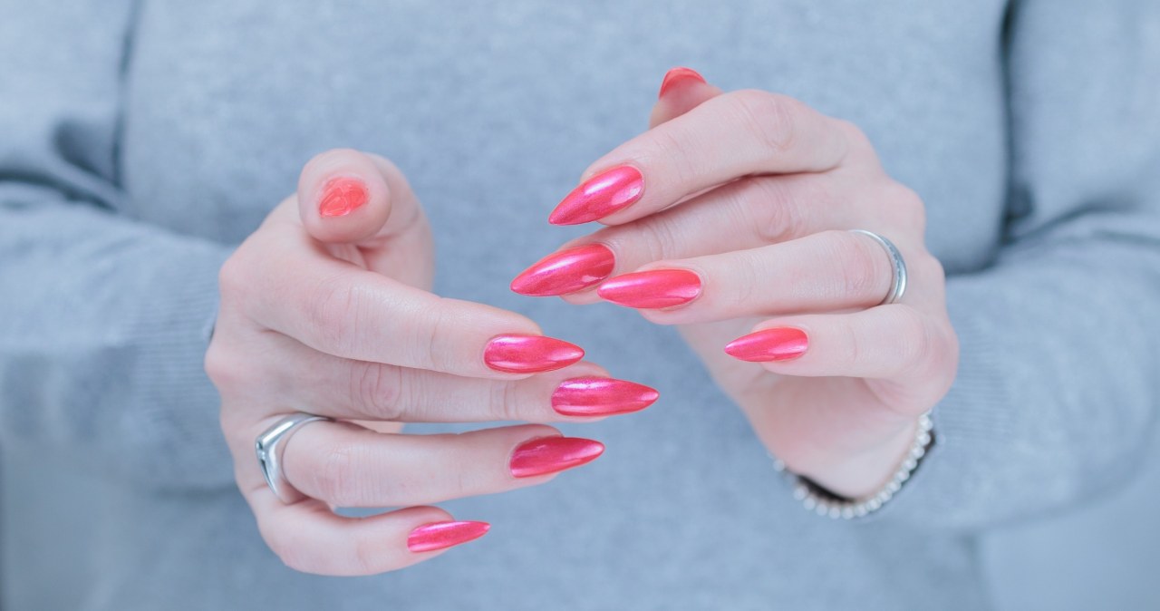 Neonowe trendy na lato 2026 /123RF/PICSEL