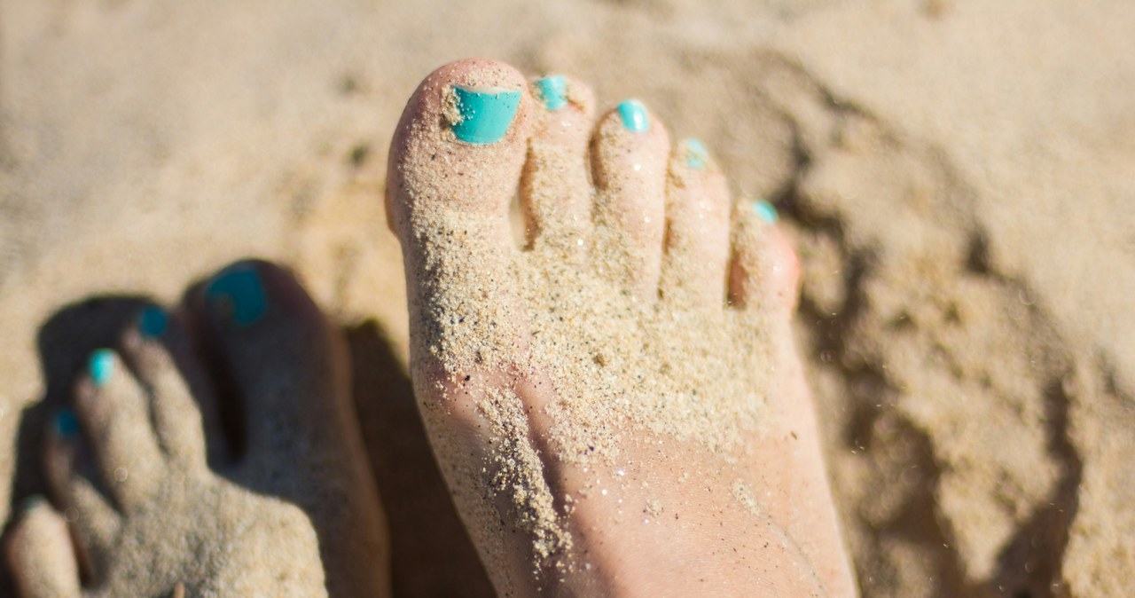 Neonowy lakier pedicure / Juja Han