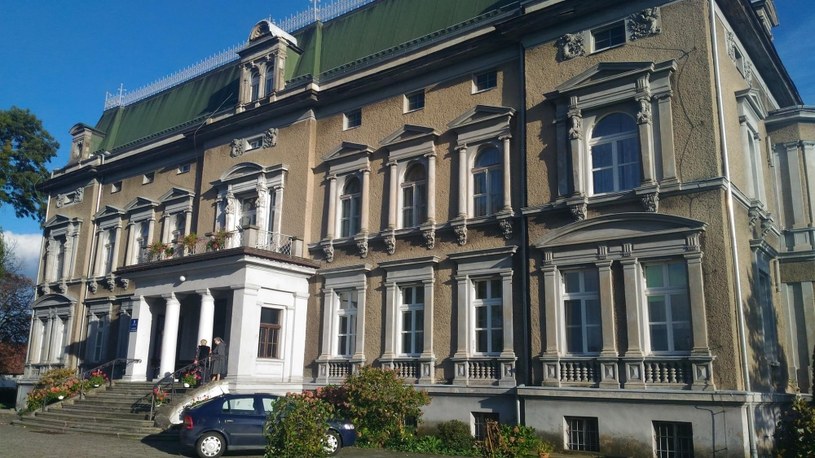 Neorenesansowy pałac w Pogrzebieniu powstał na początku XIX wieku. Na początku należał do rodziny Larischów. Dziś znajduje się tam klasztor sióstr salezjanek /INTERIA.PL