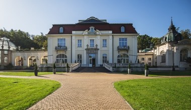 Непримітне містечко приховує прекрасний парк. Він знаходиться за два кроки від Кракова