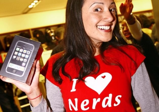 Nerd/geek - facet doskonały? Oczywiście, że nie, ale całkiem z niego przyzwoita partia /AFP