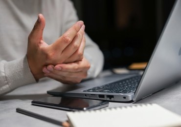 Nerwoból – czym jest, jakie daje objawy i jak sobie z nim radzić?