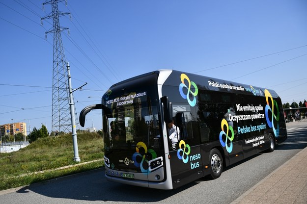NesoBus to wyprodukowany w Polsce zeroemisyjny miejski autobus wodorowy /Adam Warżawa /PAP