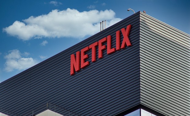 Netflix od kwietnia stracił milion subskrybentów. Będzie tańsza opcja z reklamami