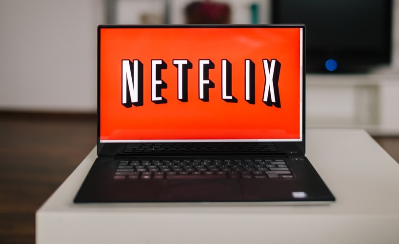 Netflix podnosi ceny /123RF/PICSEL