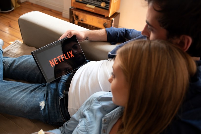 Netflix testuje nowe opcje odtwarzania /123RF/PICSEL