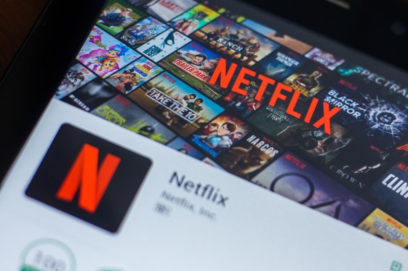 Netflix to jedna z najpopularniejszych aplikacji z filmami i serialami na świecie. /123RF/PICSEL