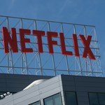 Netflix traci najwięcej widzów w historii i… otwiera szampana. Notowania akcji spółki idą w górę