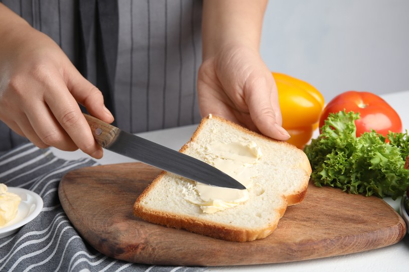 Neurolodzy przestrzegają, że jeśli chcesz dobrze sprać, wyklucz z kolacji produkty o wysokim indeksie glikemicznym w tym biały chleb /123RF/PICSEL