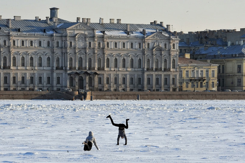 Newa skuta lodem? Aby to zobaczyć, przyjedź do Petersburga zimą /AFP