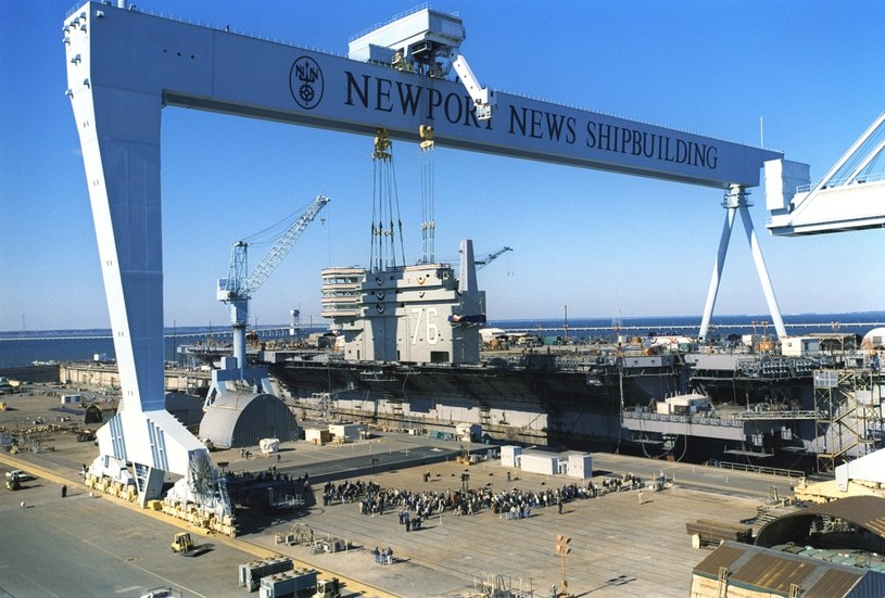 Newport News Shipbuilding to jedna z największych stoczni wojennych. Powstają tu najpotężniejsze okręty /US NAVY /Wikimedia