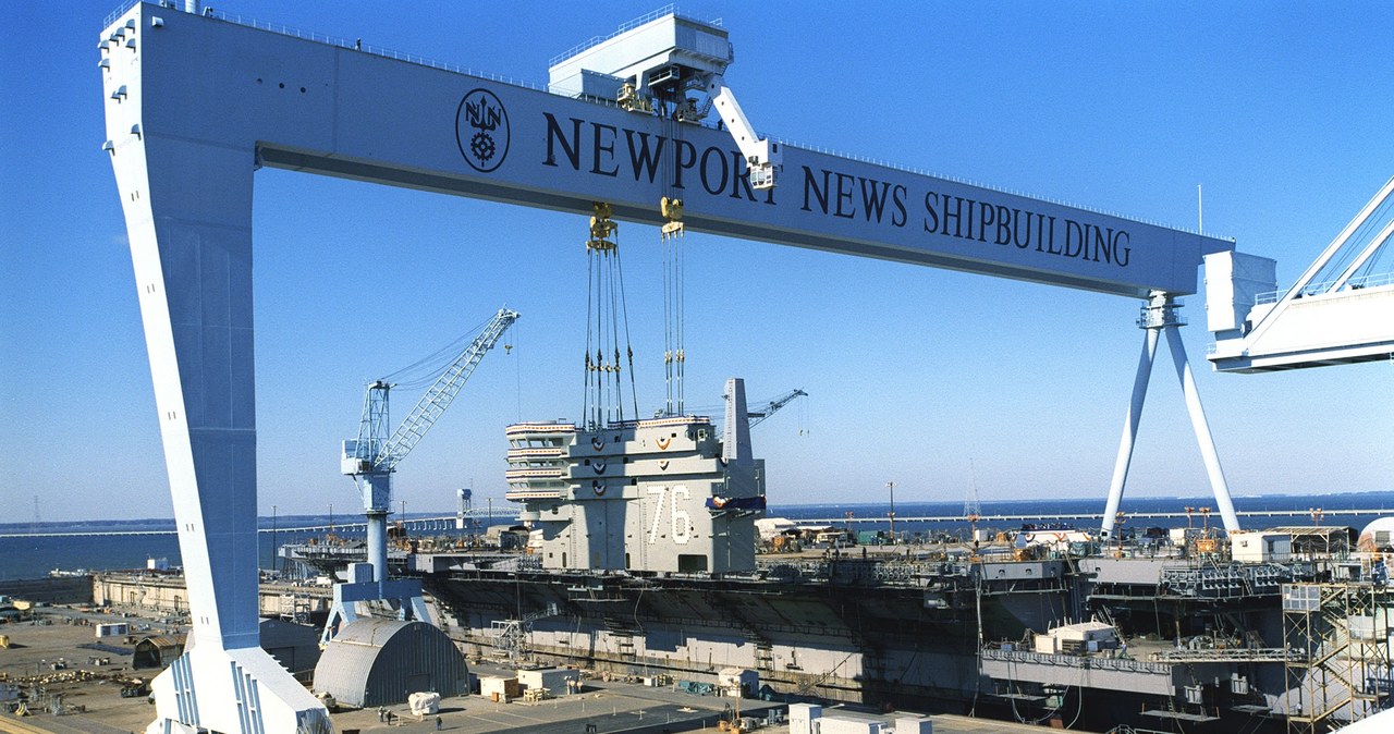 Newport News Shipbuilding to jedna z największych stoczni wojennych. Powstają tu najpotężniejsze okręty /US NAVY /Wikimedia