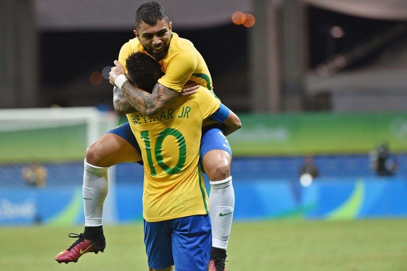Neymar i Gabriel Barbosa świętują trafienie drugiego z nich /AFP