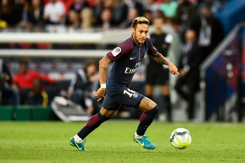 Neymar nie odpuszcza i szuka sposobu na wypłatę pieniędzy /AFP