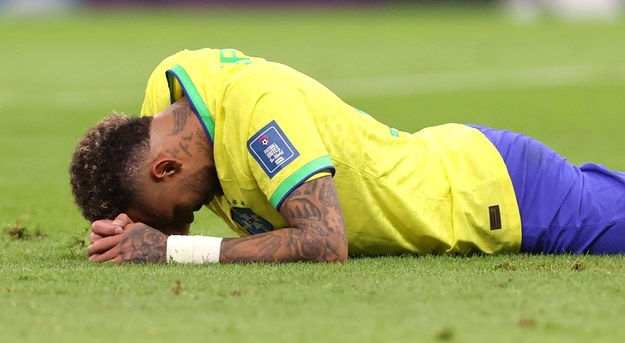 Neymar płakał z bólu po meczu z Serbią /	TOLGA BOZOGLU /PAP/EPA