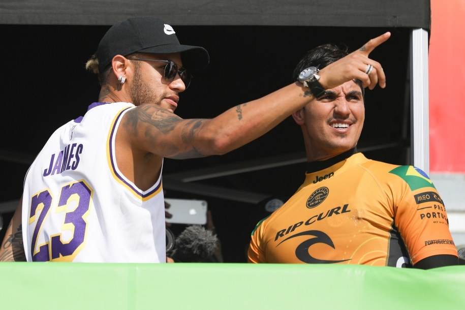 Neymar w towarzystwie Gabriela Mediny / 	JOSE SENA GOULAO /PAP/EPA