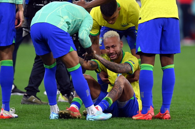 Neymar we łzach po porażce z Chorwacją w ćwierćfinale mundialu /NEIL HALL /PAP/EPA