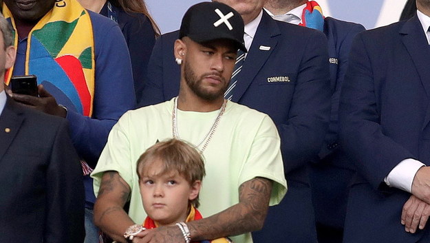Neymar ze swoim swoim synem na trybunach podczas finału Copa America /FERNANDO BIZERRA /PAP/EPA