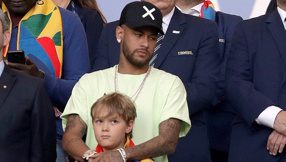 Neymar ze swoim swoim synem na trybunach podczas finału Copa America /FERNANDO BIZERRA /PAP/EPA