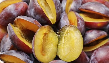 Незвичний метод зберігання слив. Довго будуть твердими і соковитими