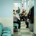 NFZ pod ścianą. Bagaż zobowiązań jest potężny