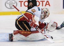 NHL. Nashville Predators - Calgary Flames 0-3. Mike Smith obronił 43 strzały