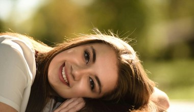 Niacynamid to szybki sposób na wyrównanie kolorytu skóry. Jak go włączyć do swojej pielęgnacji?