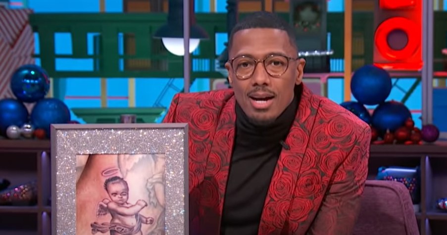 Nick Cannon i jego tatuaż zmarłego syna na YT @https://www.youtube.com/watch?v=8Qzbde8EFV8 /materiał zewnętrzny