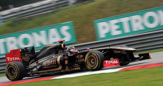 Nick Heidfeld dobrze prezentuje się na torze w Malezji /AFP