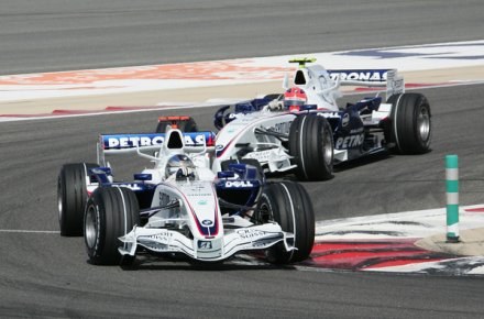 Nick Heidfeld i Robert Kubica rywalizują o prymat w teamie BMW Sauber /AFP