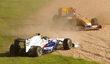 Nick Heidfeld nie chce wylądować na poboczu Formuły 1. /AFP
