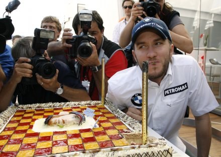 Nick Heidfeld przed GP Hiszpanii świętował swoje 30. urodziny /AFP