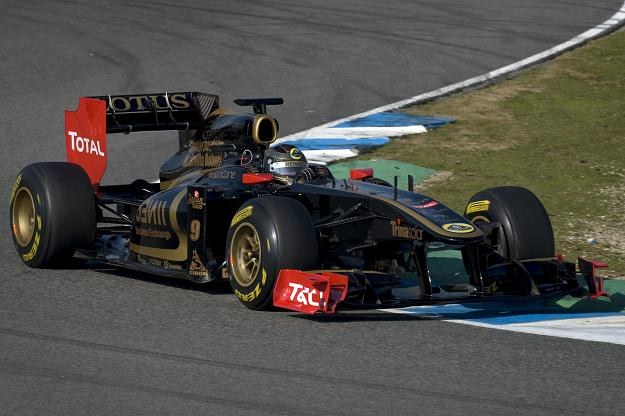 Nick Heidfeld za kierownicą bolidu Lotus-Renault /AFP