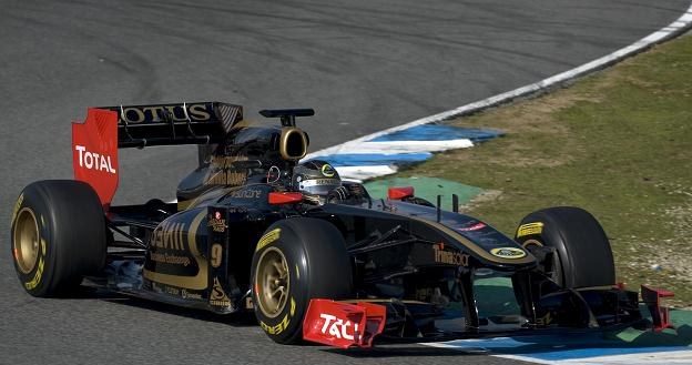 Nick Heidfeld za kierownicą bolidu Lotus-Renault /AFP