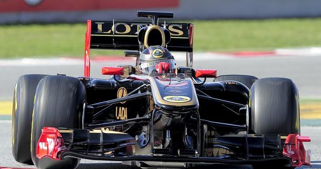 Nick Heidfeld za kierownicą Lotus Renault /AFP