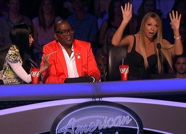Nicki Minaj wręcza Mariah Carey patyczki higieniczne do uszu /