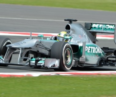 Nico Rosberg i pękające opony