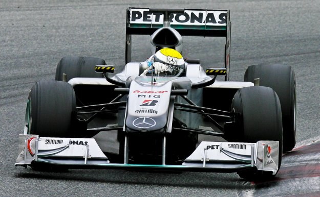 Nico Rosberg podczas testów na torze w Montmelo /AFP